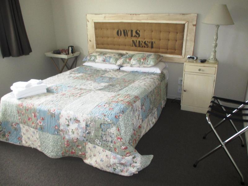 Owls Nest Motel image