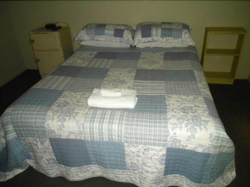 Owls Nest Motel image