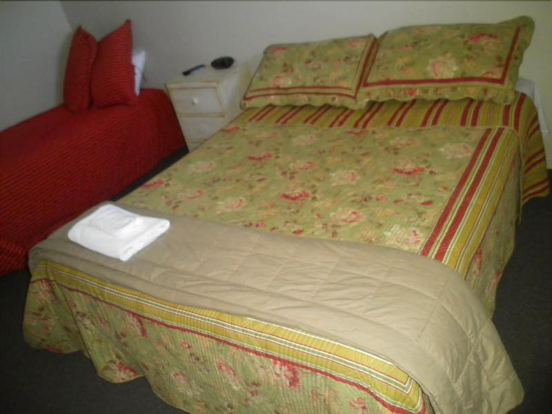 Owls Nest Motel image