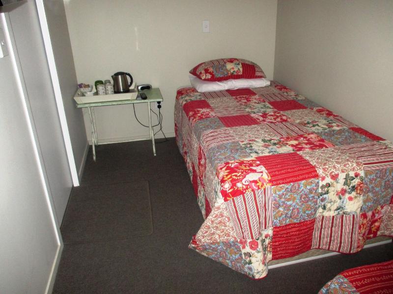 Owls Nest Motel image