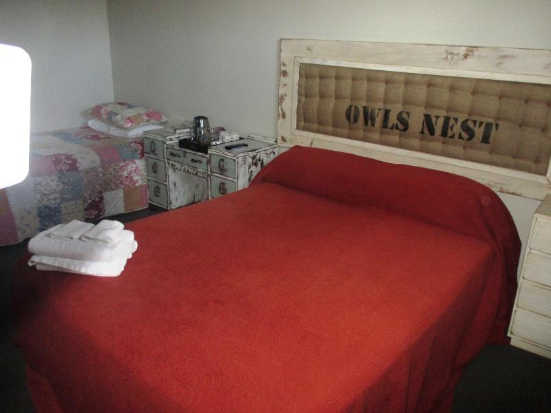 Owls Nest Motel image