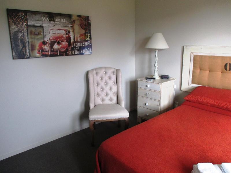 Owls Nest Motel image