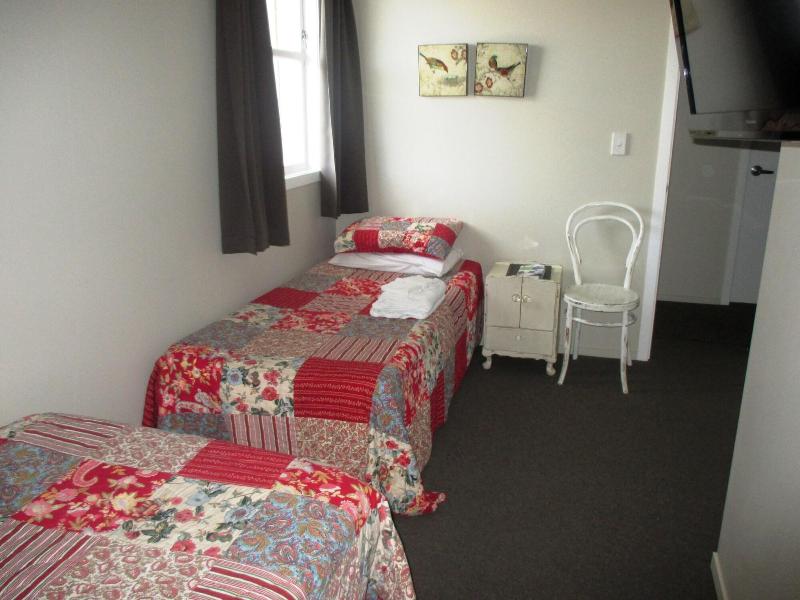 Owls Nest Motel image