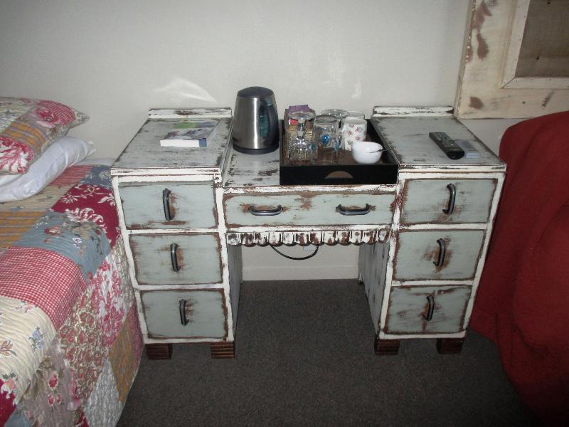 Owls Nest Motel image