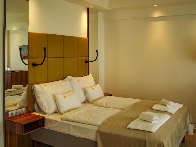 Waberer's Club Hotel image
