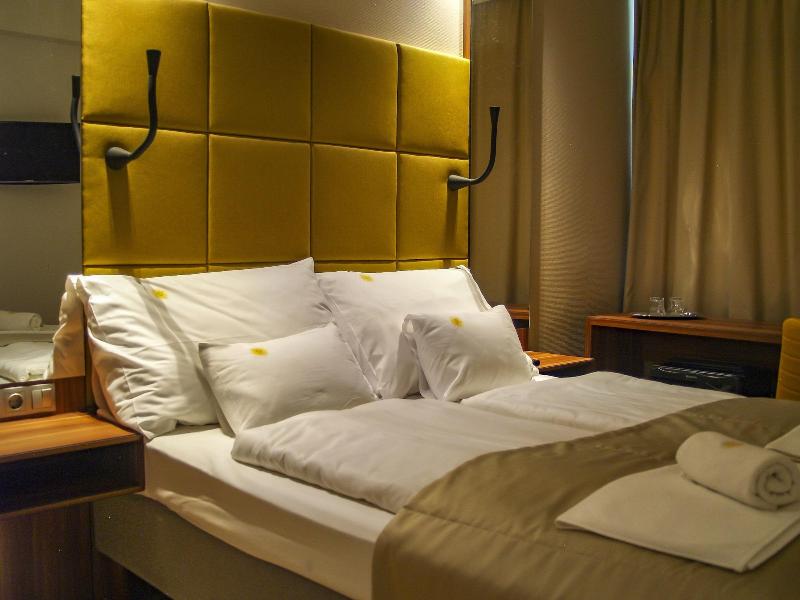 Waberer's Club Hotel image