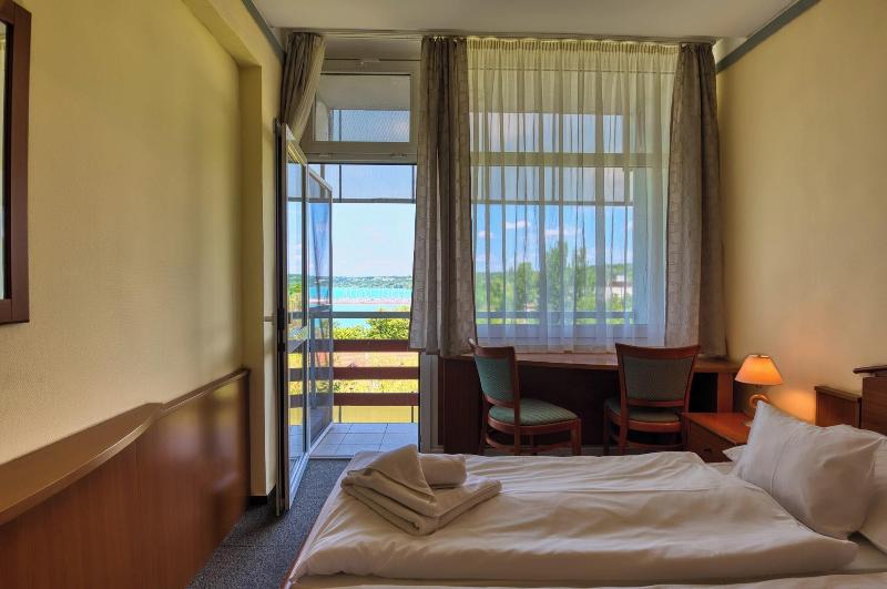 Waberer's Club Hotel image