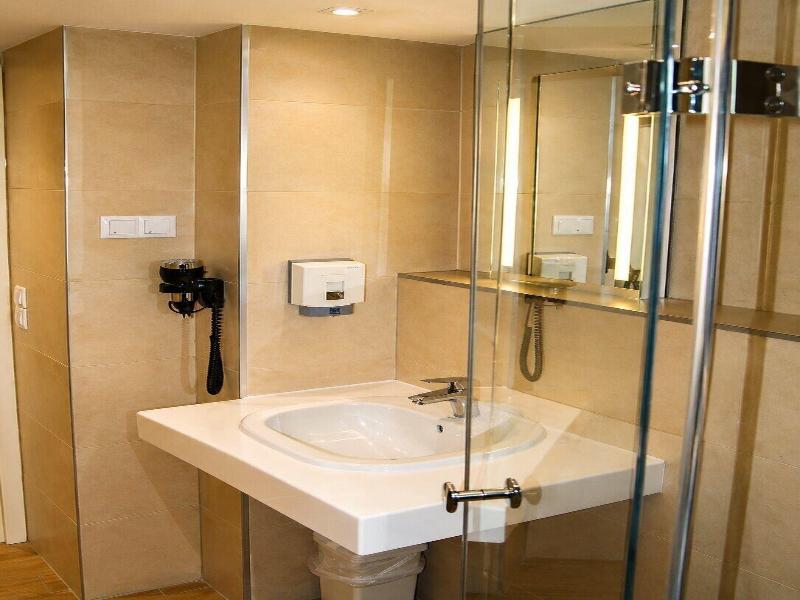 Waberer's Club Hotel image