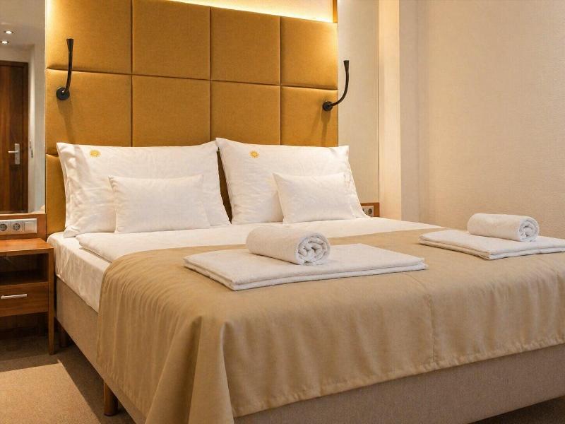 Waberer's Club Hotel image