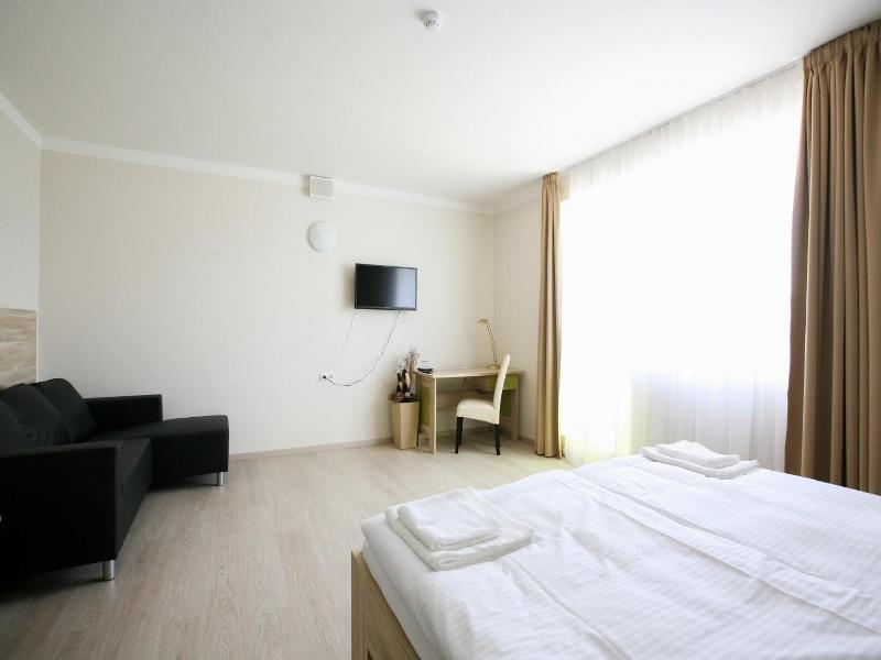 Nad Královnou Hotel & Restaurant image