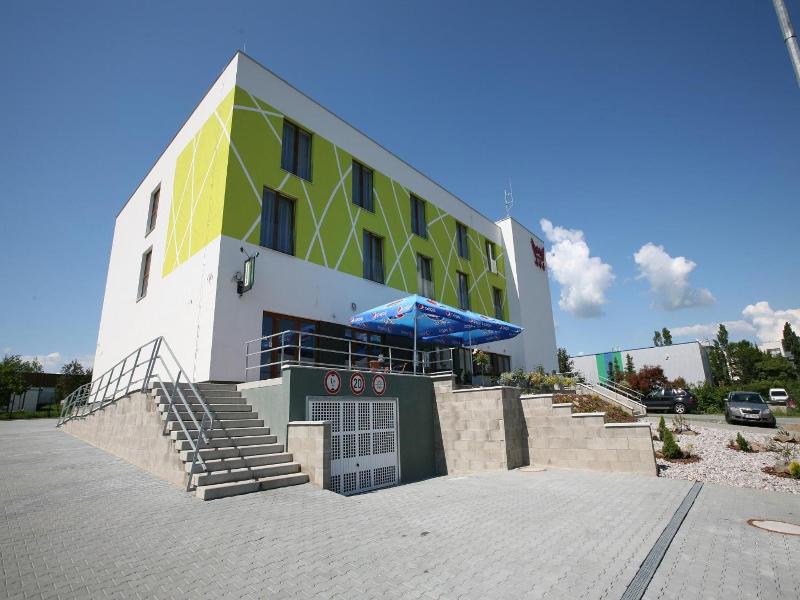Nad Královnou Hotel & Restaurant image