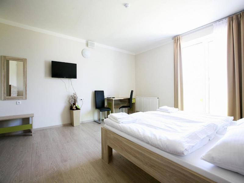 Nad Královnou Hotel & Restaurant image