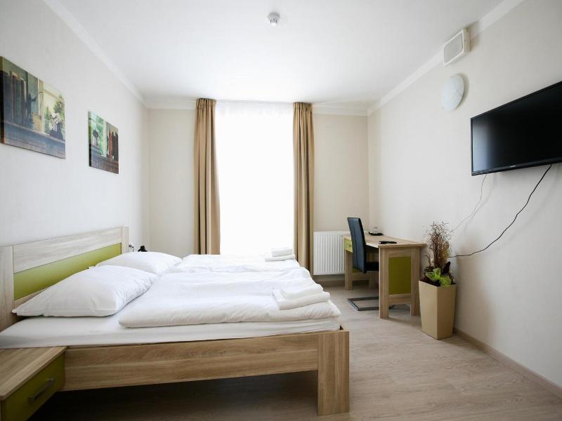 Nad Královnou Hotel & Restaurant image