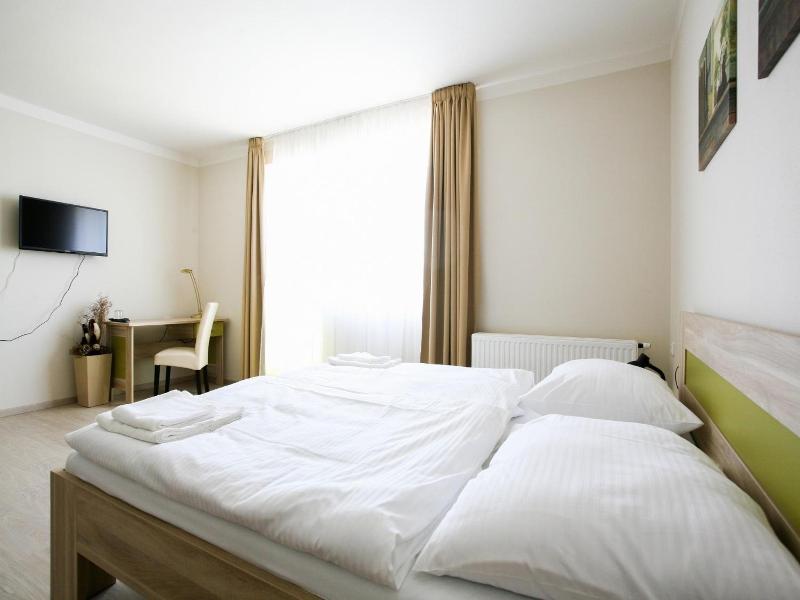 Nad Královnou Hotel & Restaurant image