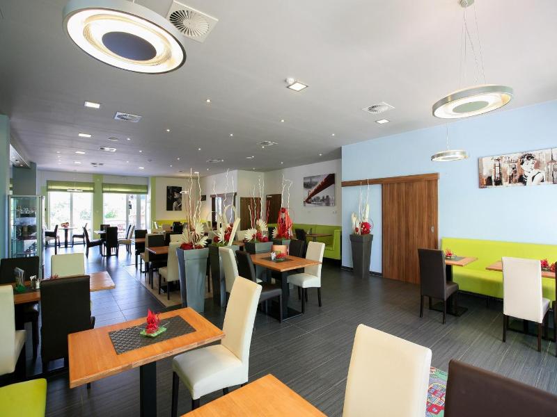 Nad Královnou Hotel & Restaurant image