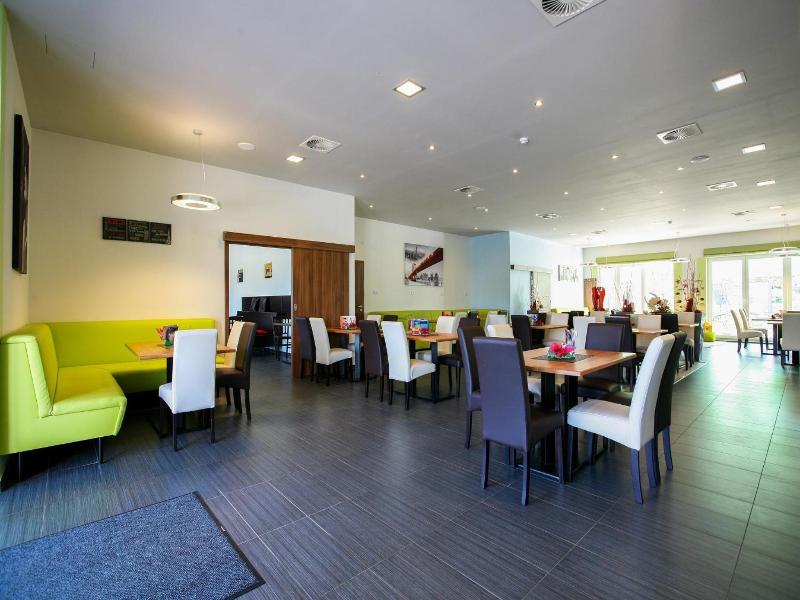 Nad Královnou Hotel & Restaurant image
