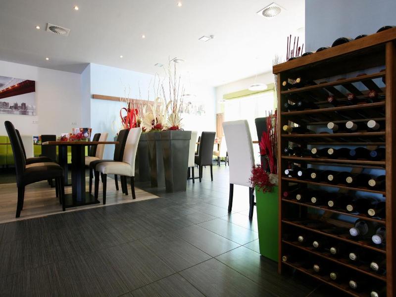 Nad Královnou Hotel & Restaurant image