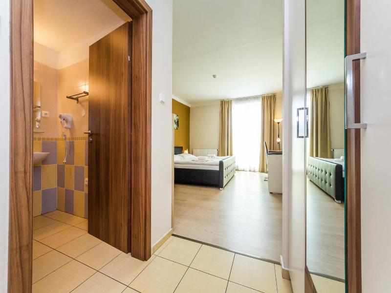 Nad Královnou Hotel & Restaurant image
