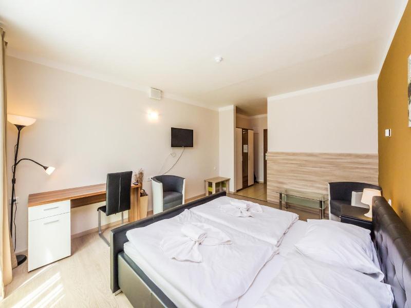 Nad Královnou Hotel & Restaurant image