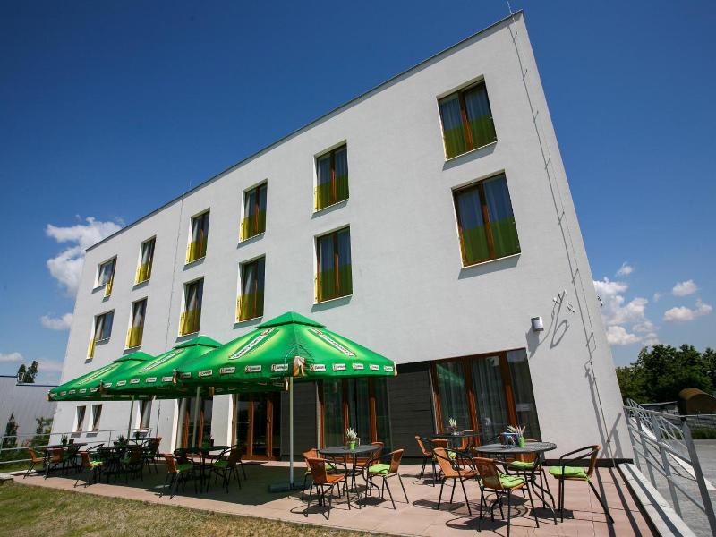 Nad Královnou Hotel & Restaurant image