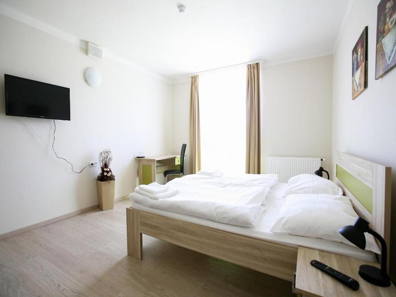 Nad Královnou Hotel & Restaurant image