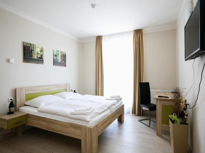Nad Královnou Hotel & Restaurant image