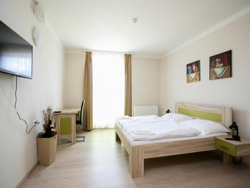 Nad Královnou Hotel & Restaurant image