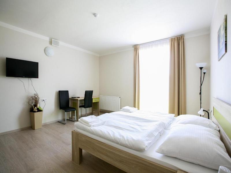 Nad Královnou Hotel & Restaurant image