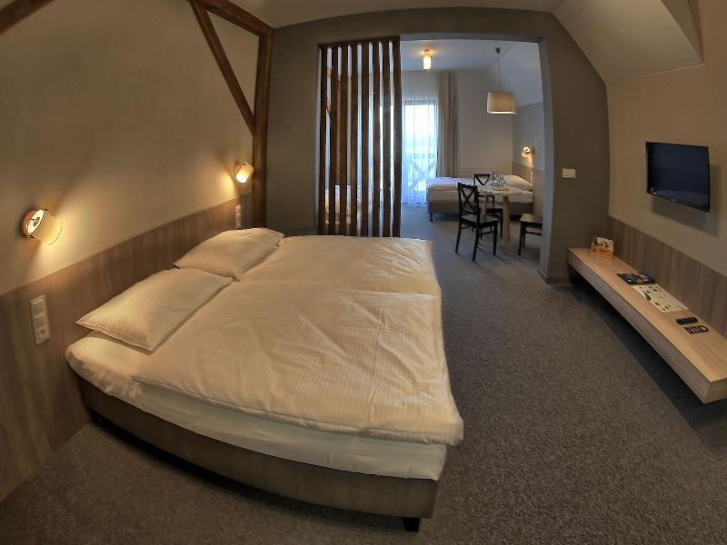 Hotel Gorecznik image
