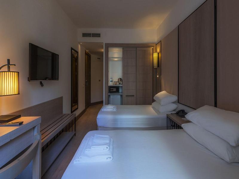 Liv Hotel By Bellazure image