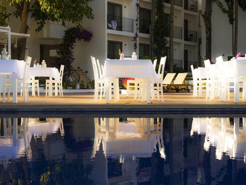 Liv Hotel By Bellazure image