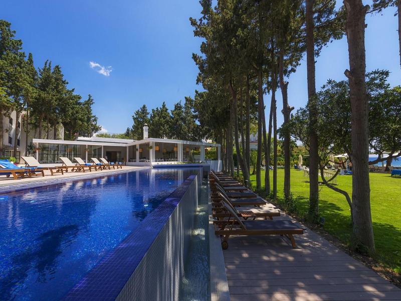 Liv Hotel By Bellazure image