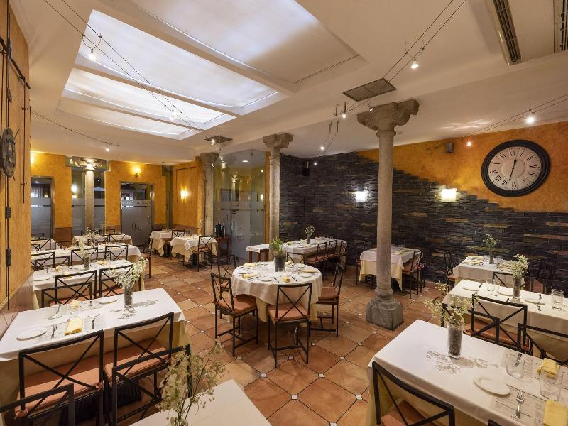 Hostal Restaurante Puerta Del Alcazar image