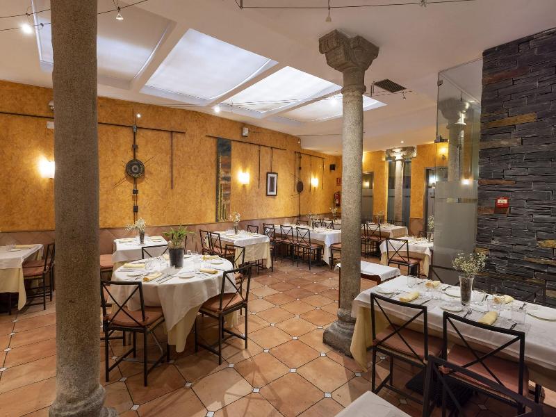 Hostal Restaurante Puerta Del Alcazar image