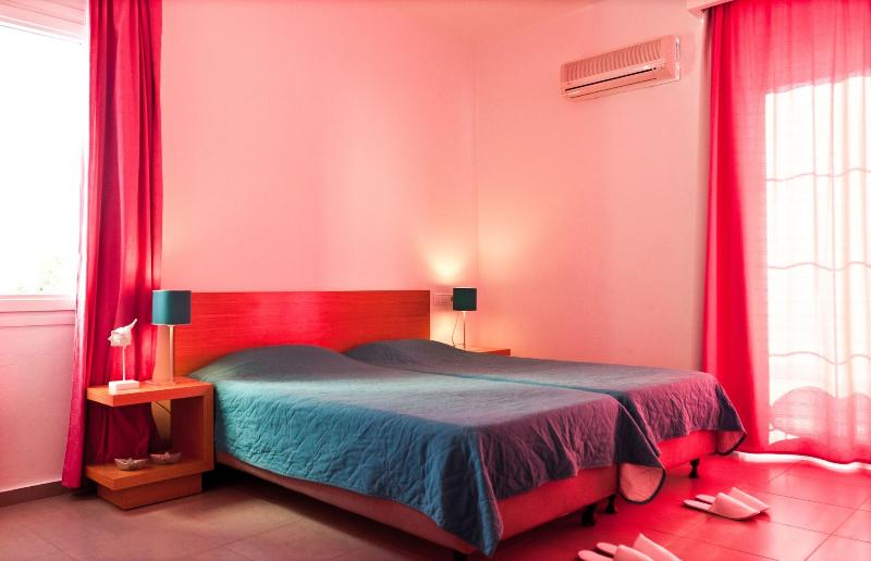 Iris Skiathos - Image 3