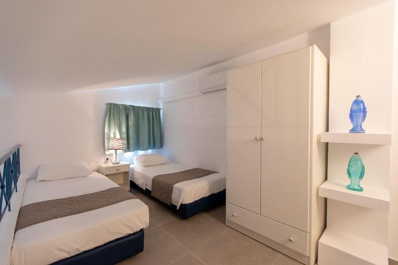 Iris Skiathos - Image 4