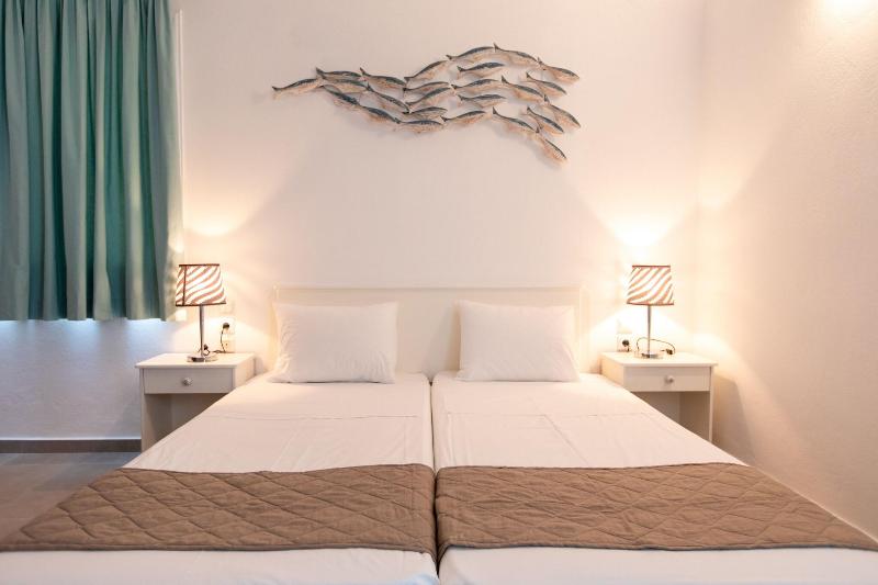 Iris Skiathos - Image 6