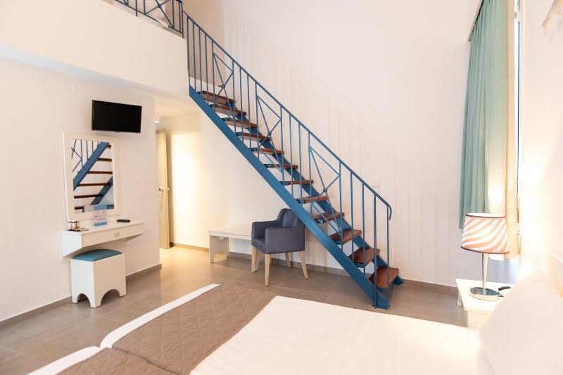 Iris Skiathos - Image 8