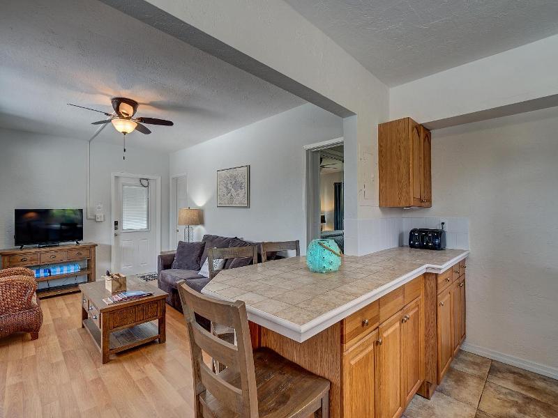 4145 By The Sea Inn Suites — general view