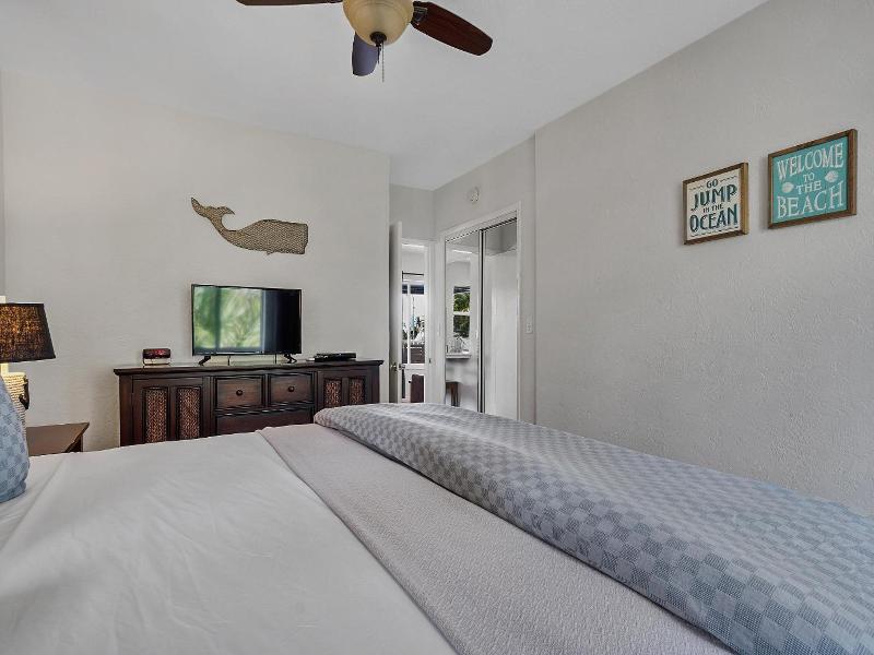 4145 By The Sea Inn Suites — general view