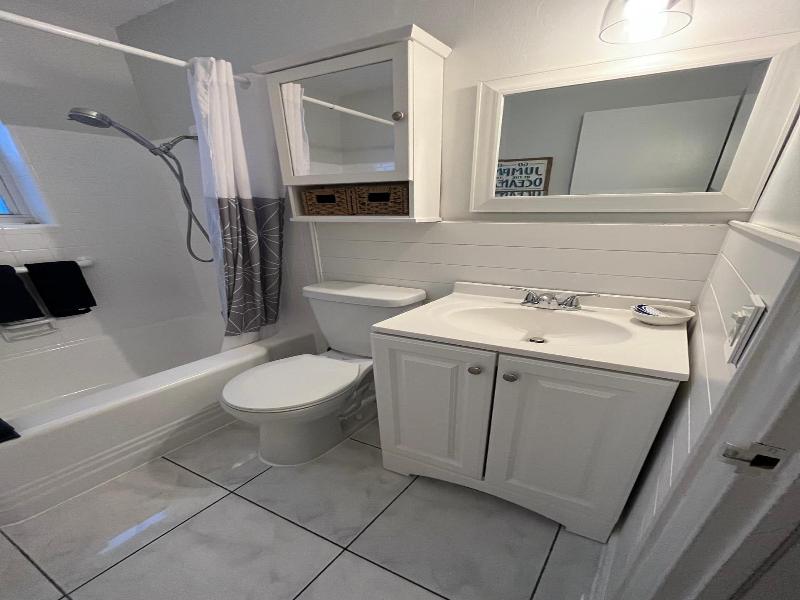 4145 By The Sea Inn Suites — general view
