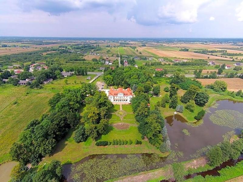 Dwór Zbożenna image