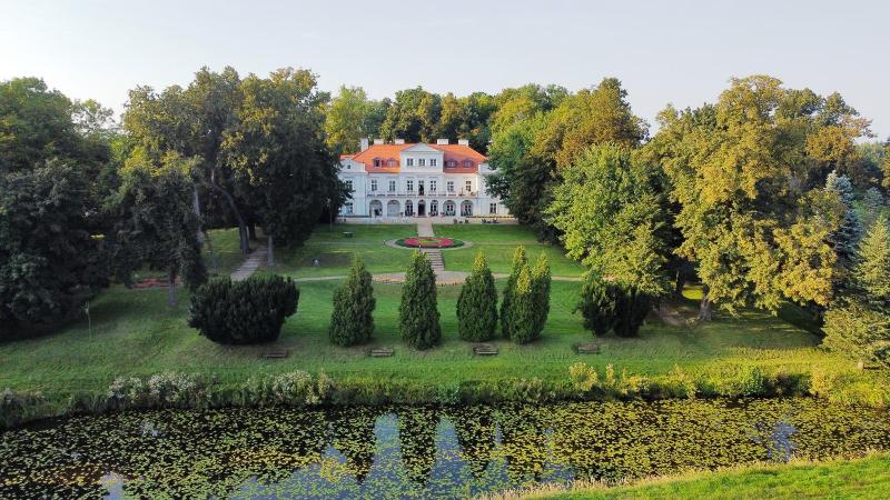 Dwór Zbożenna image