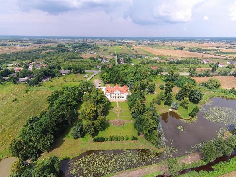 Dwór Zbożenna image