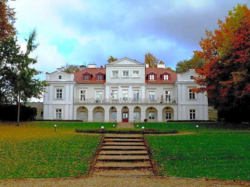 Dwór Zbożenna image