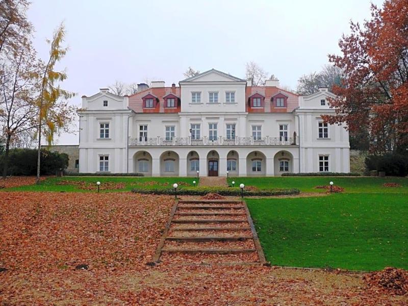 Dwór Zbożenna image