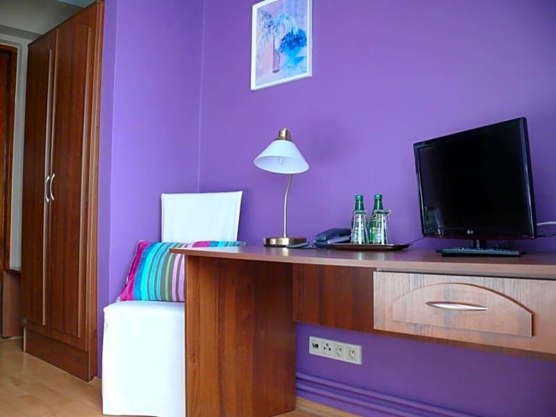 Dwór Zbożenna image