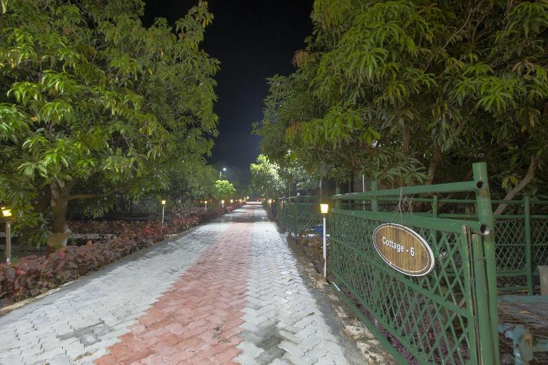 Daksh Resort And Amusement Park