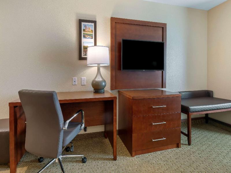 Comfort Inn & Suites Euless Dfw West image