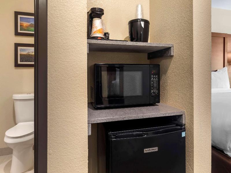 Comfort Inn & Suites Euless Dfw West image